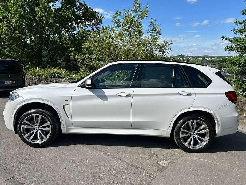 Gebraucht BMW X5 M50 381 PS (280 kW) 2018 Mineralweiss metallic SUV
