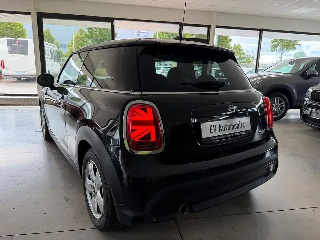 Gebraucht Mini Cooper Essential 136 PS (100 kW) 2023 Schwarz Kleinwagen