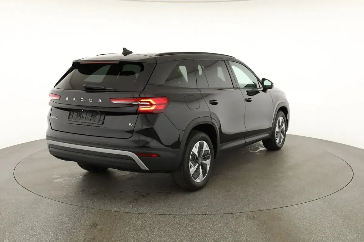 Neu Skoda Kodiaq Selection 204 PS (150 kW) 2026 Black magic perleffekt SUV