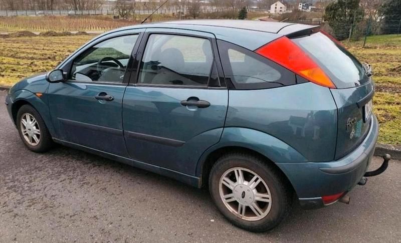 Gebraucht Ford Focus 101 PS (74 kW) 2002 Grün Limousine