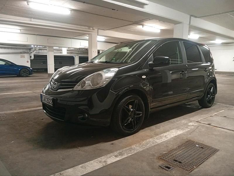 Schwarz Gebraucht 2010 Nissan Note Tekna Van / Kleinbus | 3.950 € (Teuer) - Bild 1/4