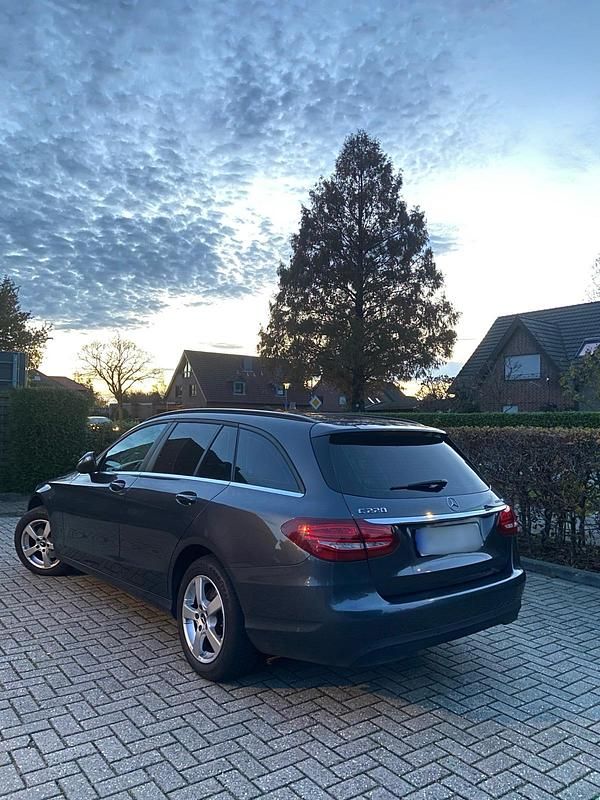 Grau Gebraucht 2014 Mercedes C220 Kombi | 12.500 € (Etwas zu teuer) - Bild 1/4