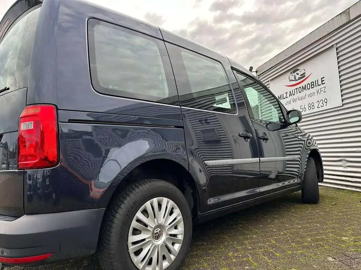 Gebraucht VW Caddy Trendline 102 PS (75 kW) 2018 Starlight blue metallic Van / Kleinbus