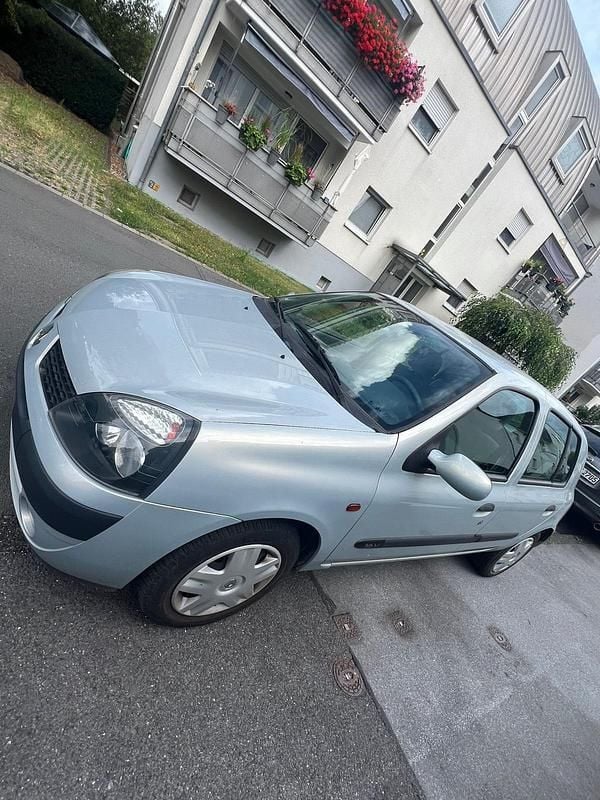 Silber Gebraucht 2002 Renault Clio II Limousine | 1.300 € (Guter Preis) - Bild 1/4