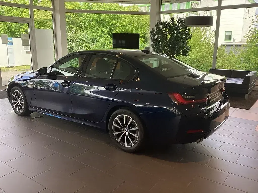 Gebraucht BMW 318 Comfort Edition 156 PS (114 kW) 2025 Bmw individual tansanitblau Limousine