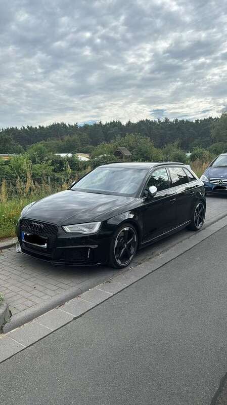 Schwarz Gebraucht 2015 Audi RS3 Sportback Kleinwagen | 32.900 € (Guter Preis) - Bild 1/4