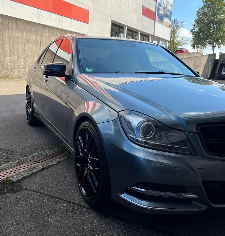 Grau Gebraucht 2011 Mercedes C350 Avantgarde Limousine | 13.850 € (Fairer Preis) - Bild 1/4