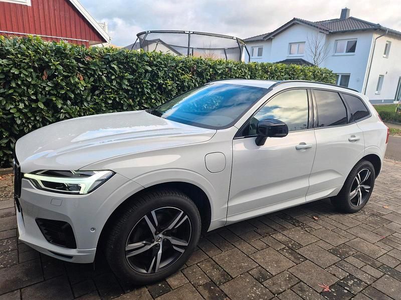 Weiß Gebraucht 2020 Volvo XC60 R-Design SUV | 35.900 € (Guter Preis) - Bild 1/4