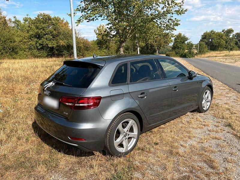 Gebraucht Audi A3 Comfort 116 PS (85 kW) 2018 Grau Limousine