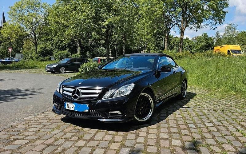 Gebraucht Mercedes E200 Avantgarde 184 PS (135 kW) 2011 Schwarz Cabrio