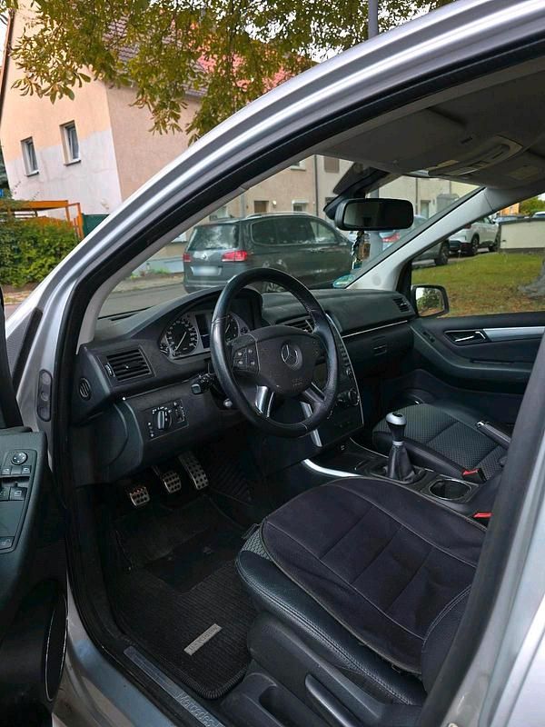 Gebraucht Mercedes B180 2009 Silber Van / Kleinbus