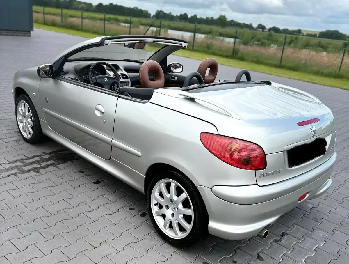 Gebraucht Peugeot 206 CC S 109 PS (80 kW) 2005 Silber Cabrio