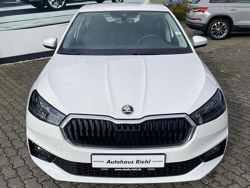 Neu Skoda Fabia Essence 80 PS (58 kW) 2025 Candyweiss Kleinwagen