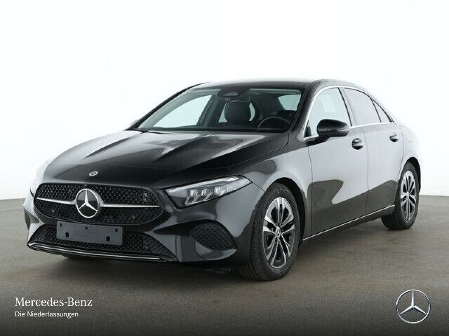 Schwarz Gebraucht 2024 Mercedes A200 Advanced Limousine | 31.690 € (Etwas zu teuer) - Bild 1/4