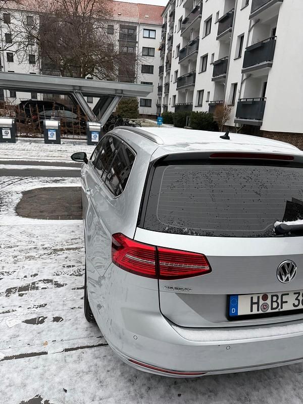 Gebraucht VW Passat Highline 150 PS (110 kW) 2018 Silber Kombi