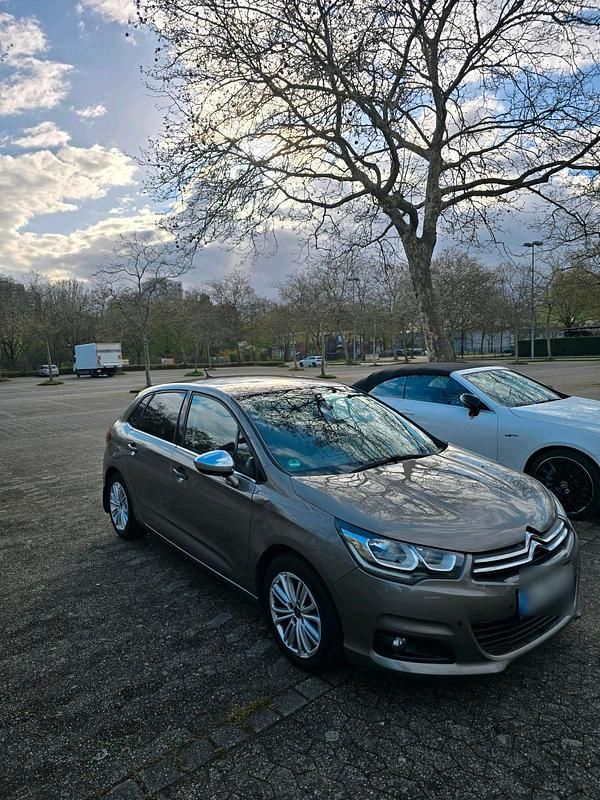 Gebraucht Citroën C4 99 PS (72 kW) 2015 Andere farben Kleinwagen