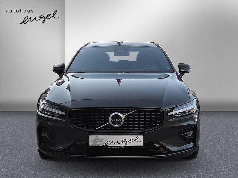 Gebraucht Volvo V60 Plus 197 PS (144 kW) 2023 Platinum grey / metallic Kombi