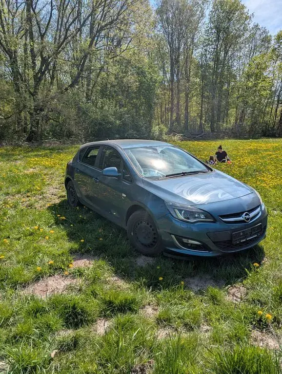Gebraucht Opel Astra 110 PS (80 kW) 2012 Blau Limousine