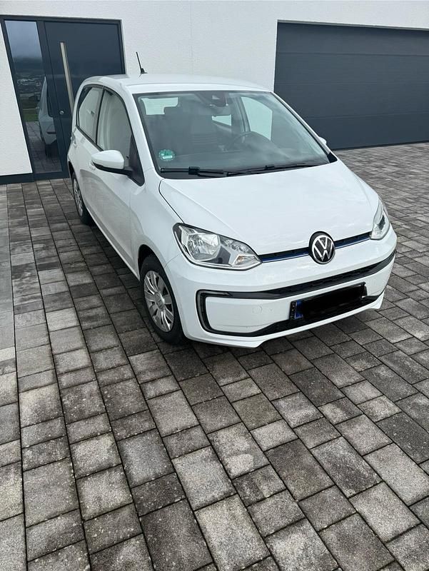 Weiß Gebraucht 2021 VW e-up! Kleinwagen | 10.900 € (Guter Preis) - Bild 1/4