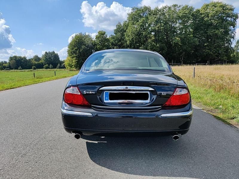 Schwarz Gebraucht 2004 Jaguar S-Type Executive Limousine | 6.350 € (Fairer Preis) - Bild 1/4