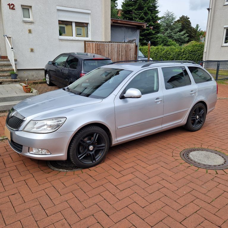 Silber Gebraucht 2011 Skoda Octavia Ambiente Kombi | 6.900 € (Fairer Preis) - Bild 1/4