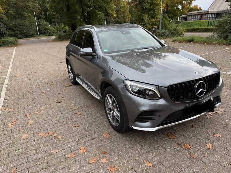 Grau Gebraucht 2018 Mercedes GLC350 SUV | 21.500 € - Bild 1/4