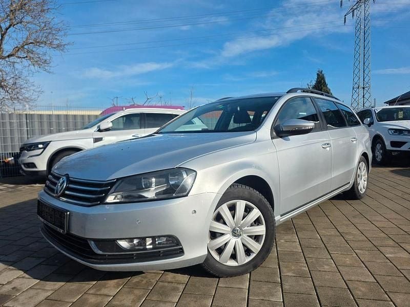 Silber Gebraucht 2011 VW Passat Trendline Kombi | 3.700 € (Superpreis) - Bild 1/4
