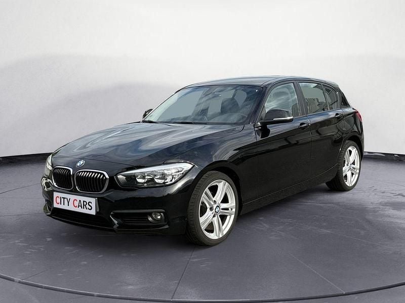 Schwarz Gebraucht 2018 BMW 118 Sport Line Kleinwagen | 10.990 € (Superpreis) - Bild 1/4