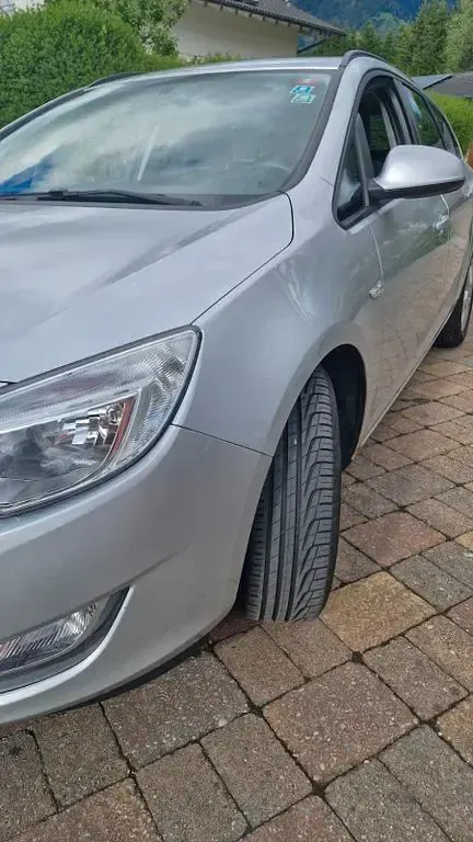 Gebraucht Opel Astra 95 PS (69 kW) 2011 Silber Kombi