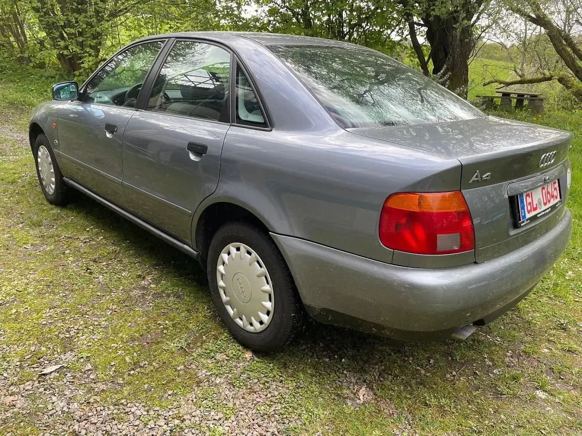 Gebraucht Audi A4 125 PS (91 kW) 1996 Grau Limousine