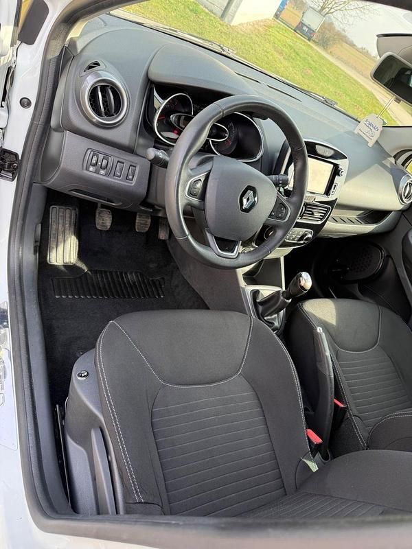 Gebraucht Renault Clio IV LIMITED 88 PS (64 kW) 2017 Weiß Kleinwagen