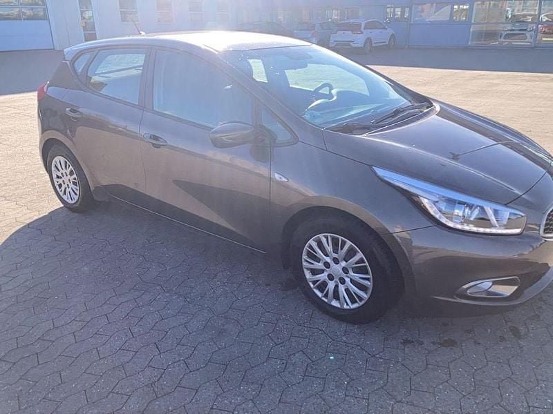 Usado Kia Ceed Edition 7 90 HP (66 kW) 2013 Citadino