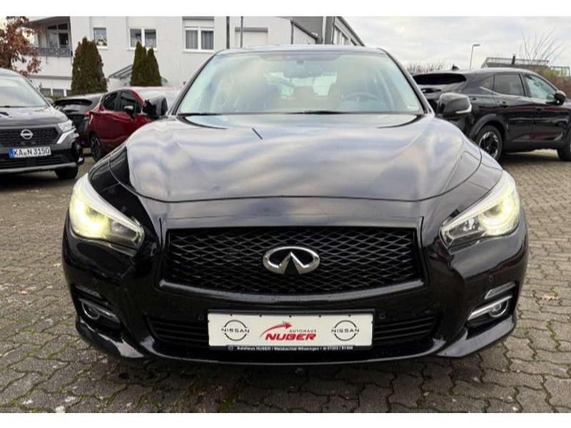 Gebraucht Infiniti Q50 Premium 170 PS (125 kW) 2016 Black metallic (metallic) Limousine