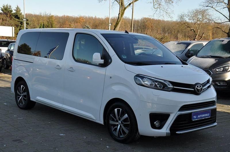 Weiß Gebraucht 2021 Toyota Proace Verso Team Kombi | 29.890 € (Guter Preis) - Bild 1/4