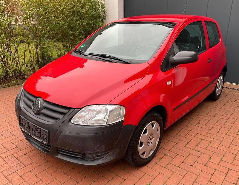 Rot Gebraucht 2011 VW Fox Kleinwagen | 2.950 € (Fairer Preis) - Bild 1/4