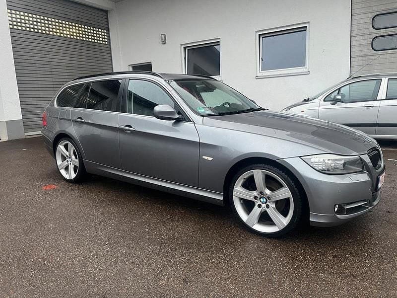 Gebraucht BMW 320 184 PS (135 kW) 2012 Grau Kombi