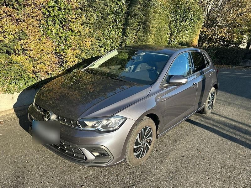 Grau Gebraucht 2022 VW Polo IQ Drive Kleinwagen | 14.990 € (Superpreis) - Bild 1/4