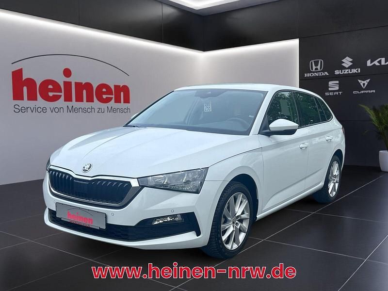 Weiß Gebraucht 2024 Skoda Scala Style Kleinwagen | 20.459 € (Fairer Preis) - Bild 1/4