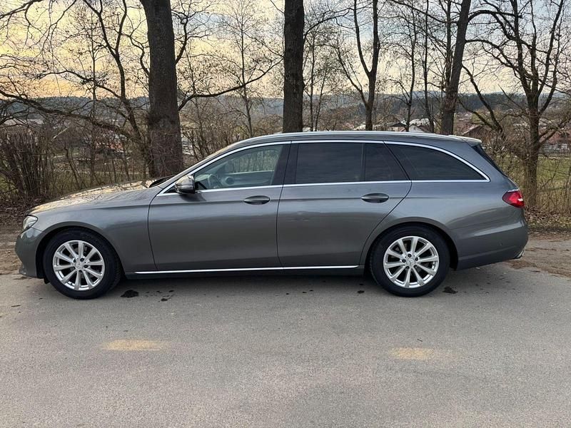 Gebraucht Mercedes E220 194 PS (142 kW) 2017 Grau Kombi