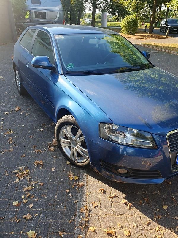 Blau Gebraucht 2010 Audi A3 Kleinwagen | 4.150 € (Fairer Preis) - Bild 1/4