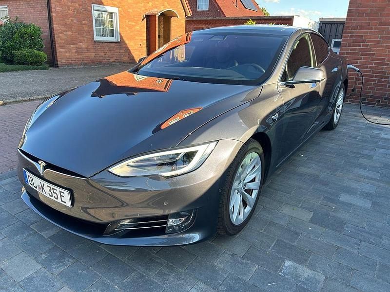 Grau Gebraucht 2018 Tesla Model S Limousine | 24.490 € (Superpreis) - Bild 1/4