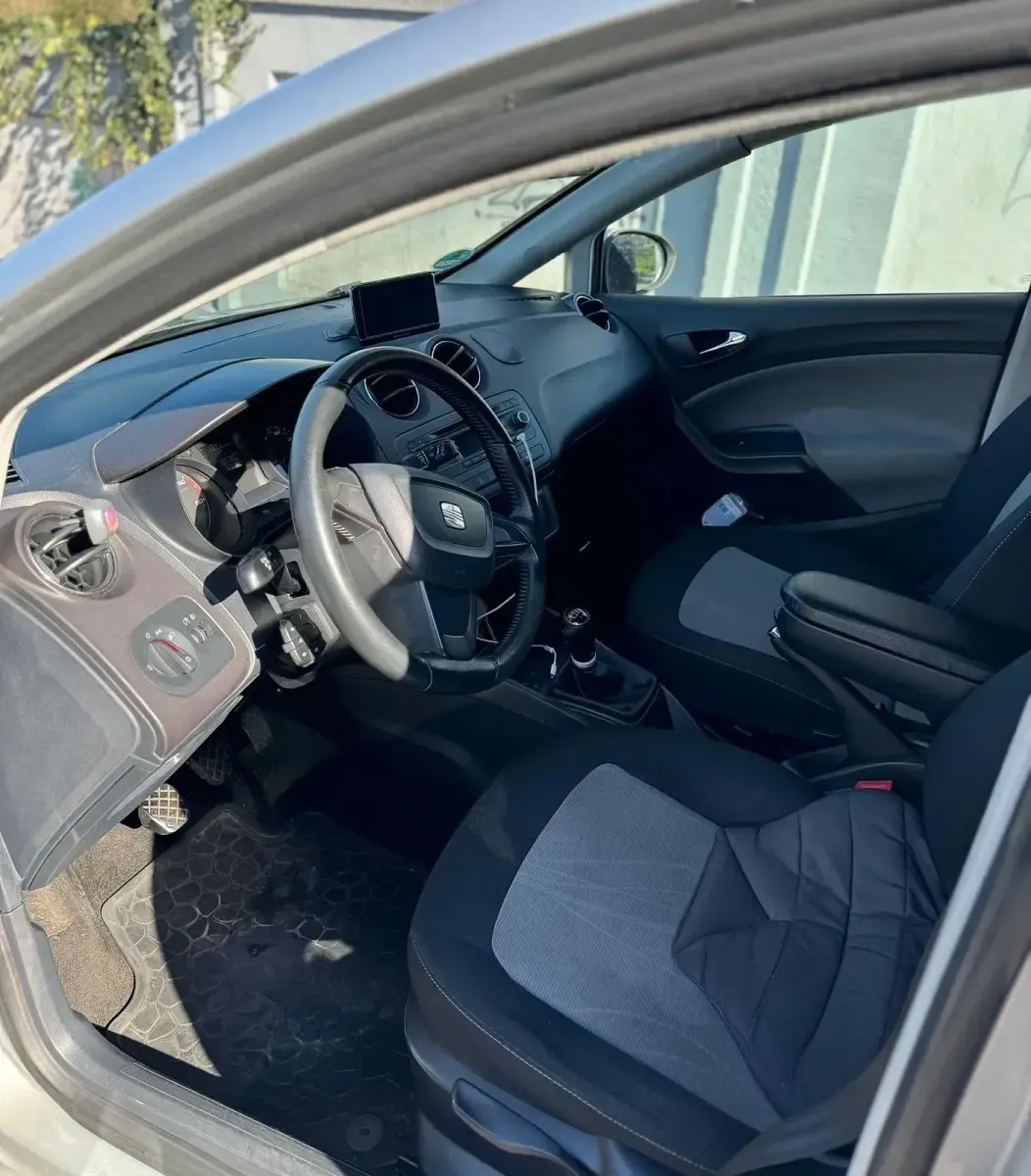 Gebraucht Seat Ibiza 75 PS (55 kW) 2012 Silber Limousine