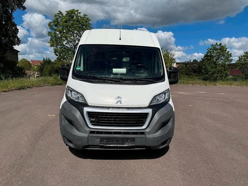 Weiß Gebraucht 2017 Peugeot Boxer Van | 6.490 € - Bild 1/4