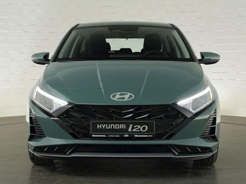 Gebraucht Hyundai i20 Trend 101 PS (74 kW) 2025 Mangrove green Kleinwagen