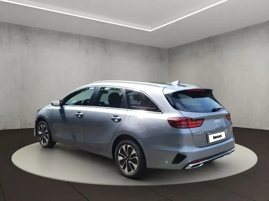Gebraucht Kia Ceed 105 PS (77 kW) 2025 Silber Kleinwagen