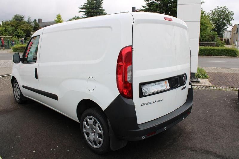 Gebraucht Fiat Doblò 95 PS (69 kW) 2018 Weiß Van / Kleinbus