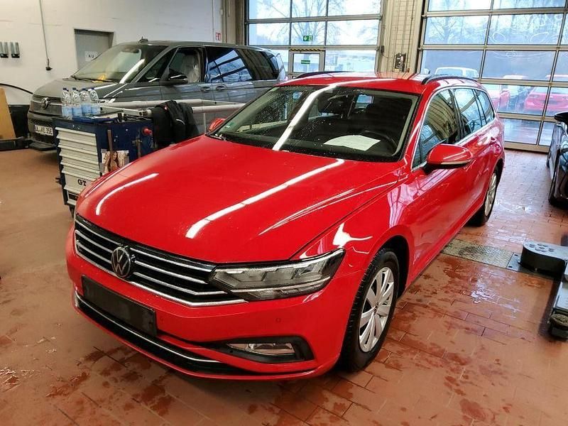 Rot Gebraucht 2023 VW Passat Business Kombi | 17.290 € (Fairer Preis) - Bild 1/4