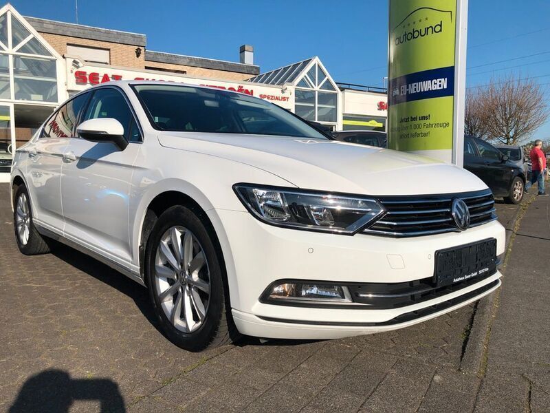 Weiß Gebraucht 2018 VW Passat Comfortline Limousine | 16.990 € (Guter Preis) - Bild 1/4