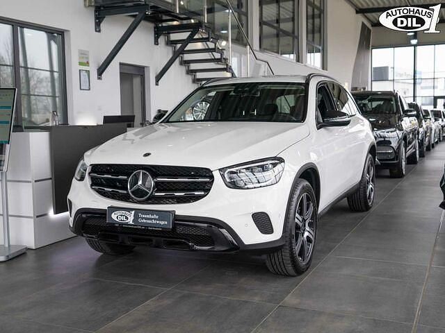 Gebraucht Mercedes GLC200 Night 163 PS (119 kW) 2021 Weiß (polarweiß) SUV