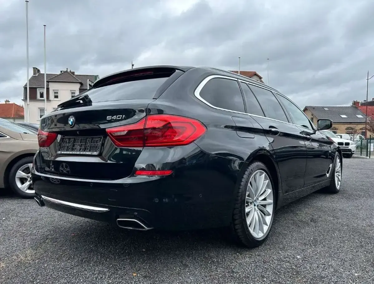 Gebraucht BMW 540 340 PS (250 kW) 2019 Saphirschwarz Kombi
